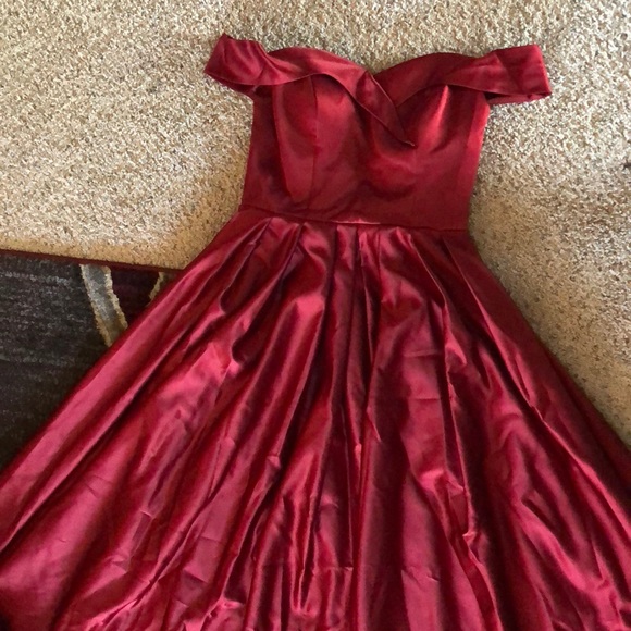 Full length red dress - Picture 1 of 2